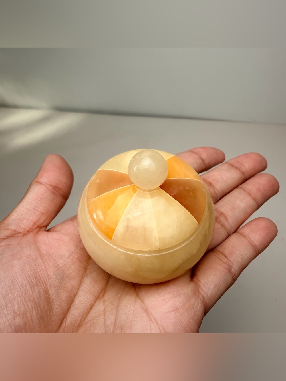 Vintage Italian Hand carved L’Arcaccio Alabaster Round Lidded Mini Trinket Box